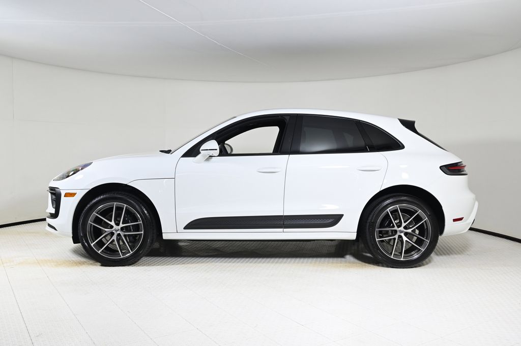 2026 Porsche Macan T photo 2