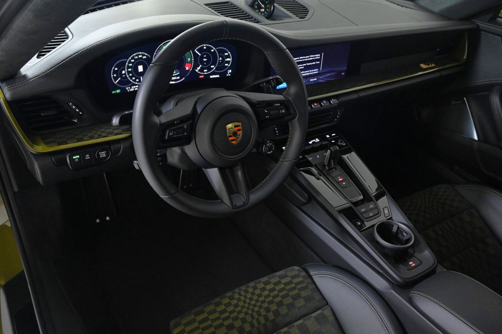 2026 Porsche 911 4 GTS photo 4