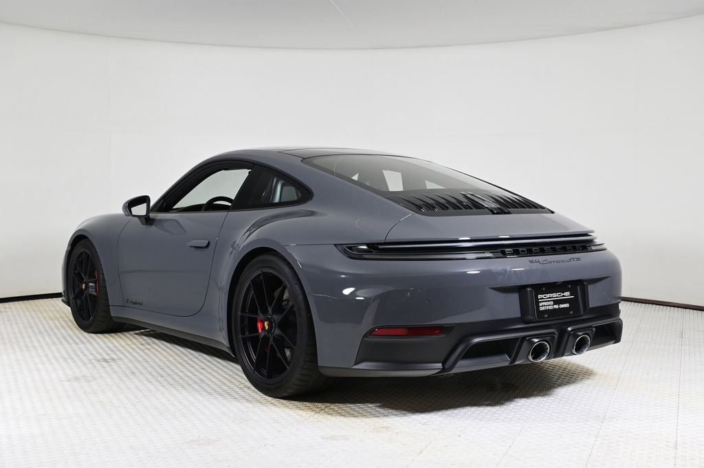 2025 Porsche 911 GTS photo 3