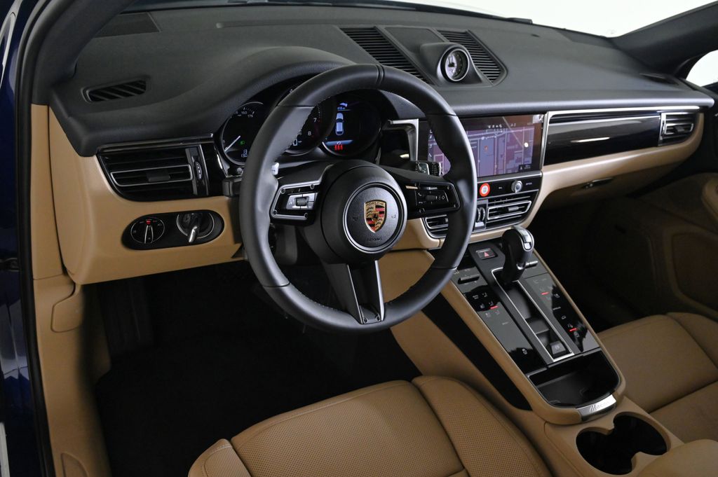 2026 Porsche Macan T photo 4