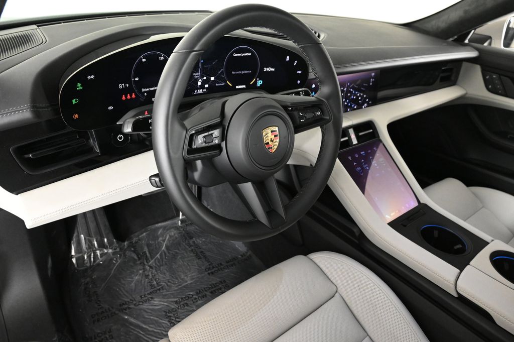 2025 Porsche Taycan Cross Turismo 4S photo 4