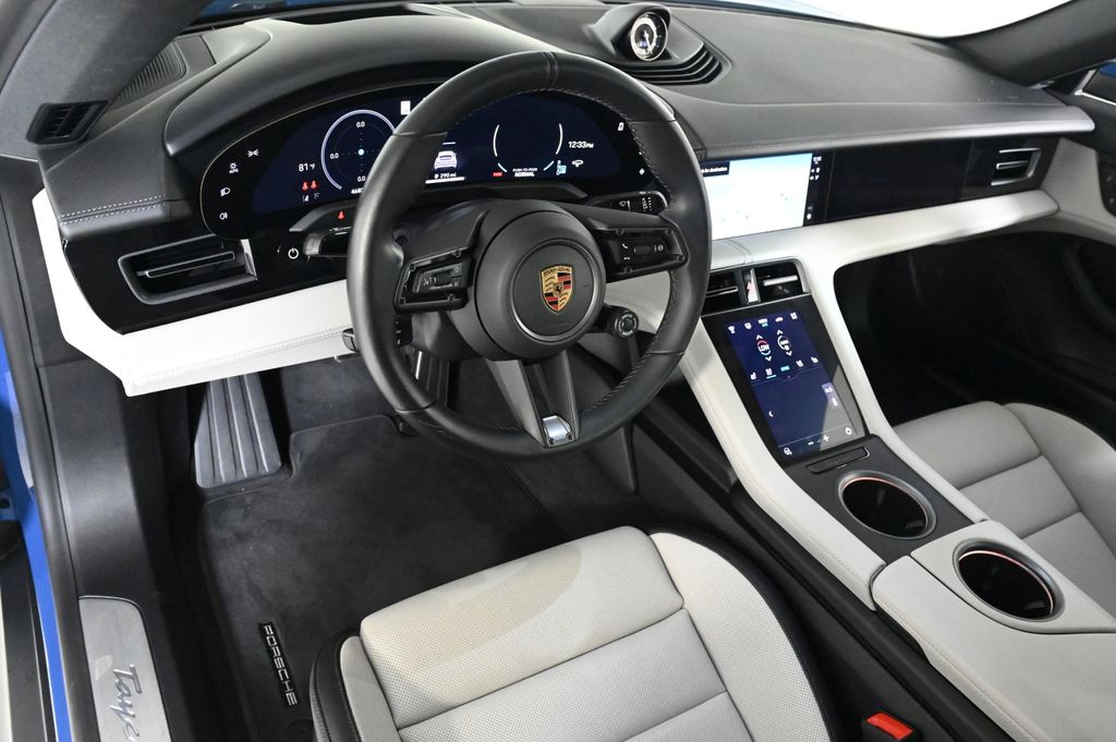 2025 Porsche Taycan 4S photo 4