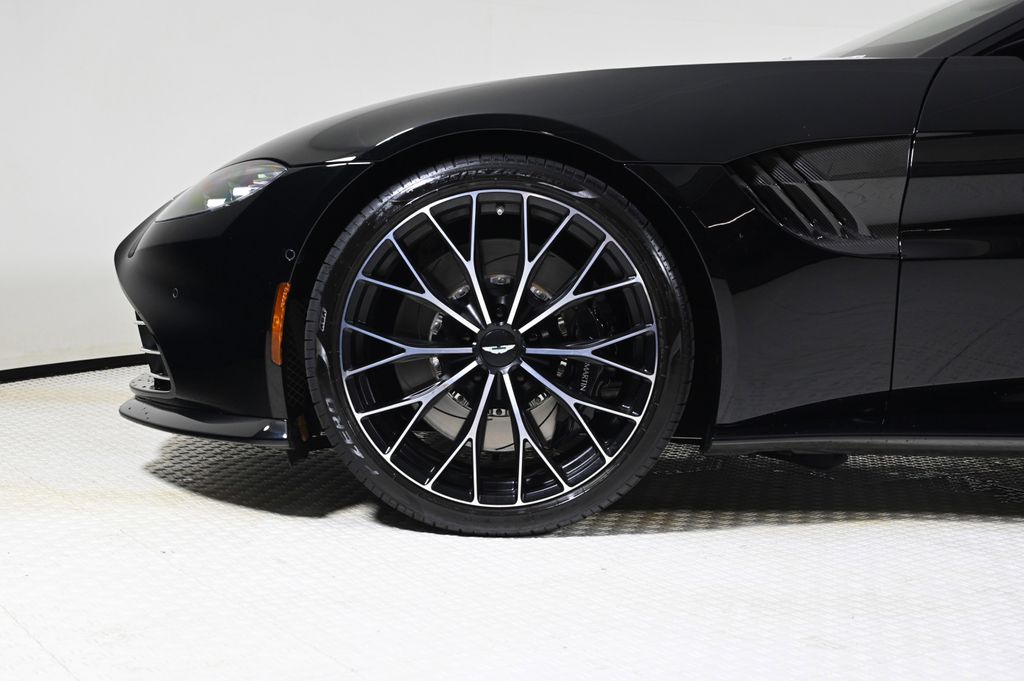 2023 Aston Martin Vantage photo 4