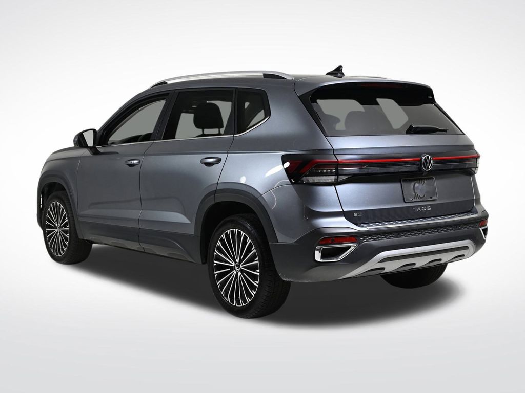 2025 Volkswagen Taos SE photo 3
