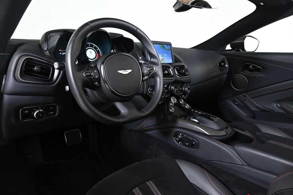2023 Aston Martin Vantage photo 3