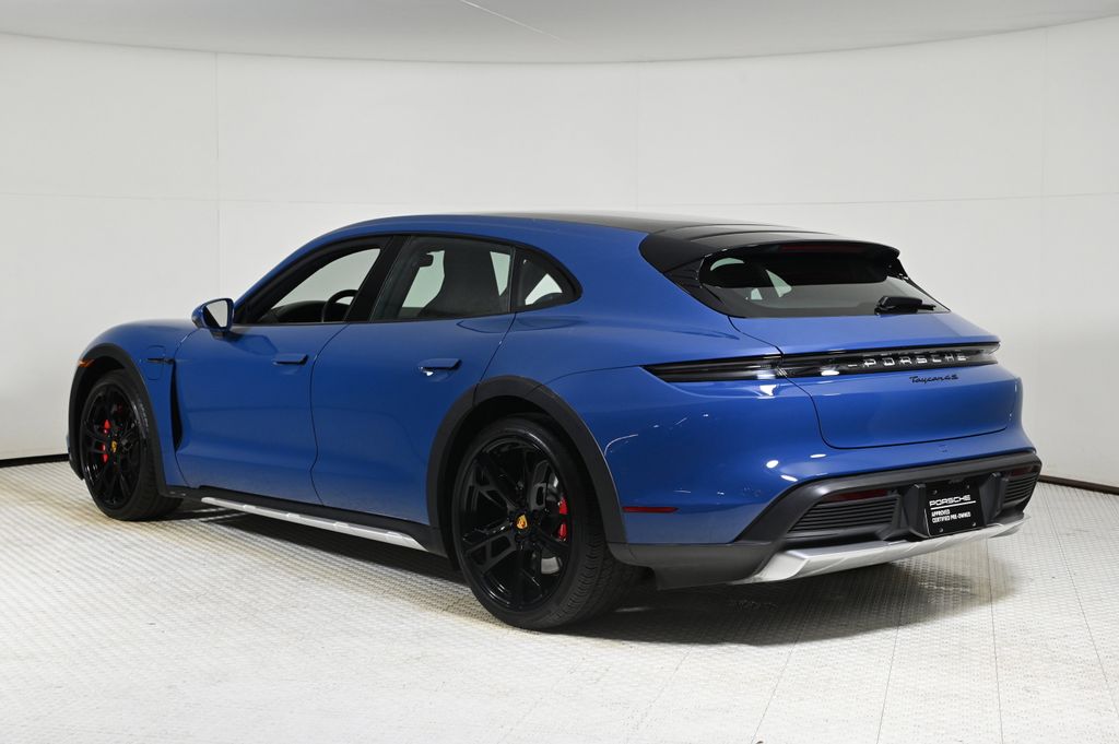 2023 Porsche Taycan 4S Cross Turismo photo 3