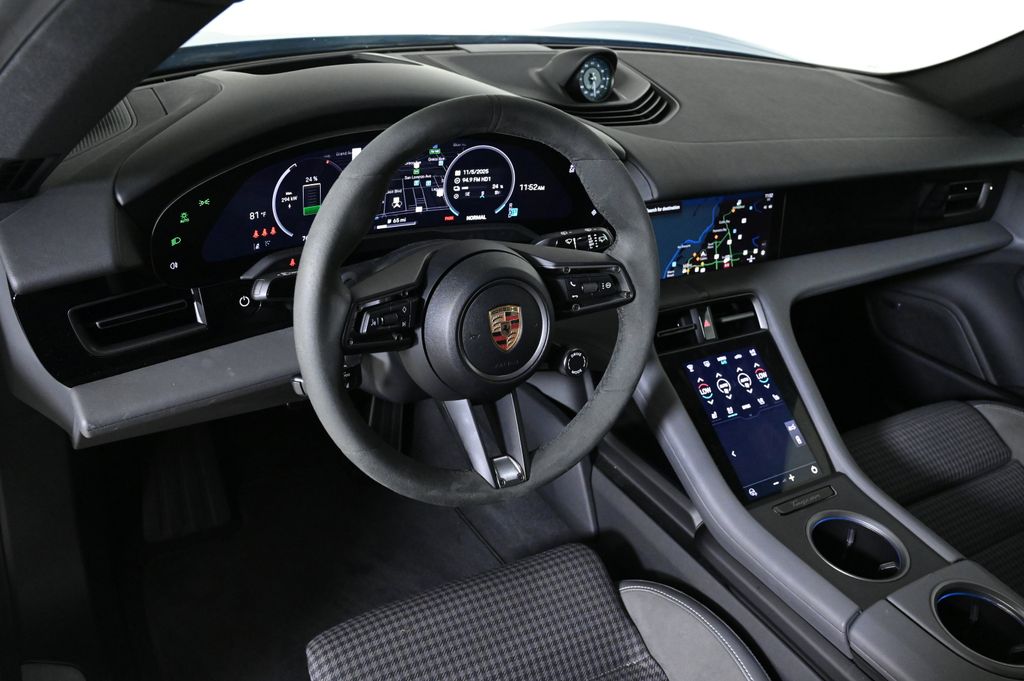 2025 Porsche Taycan Cross Turismo 4 photo 4