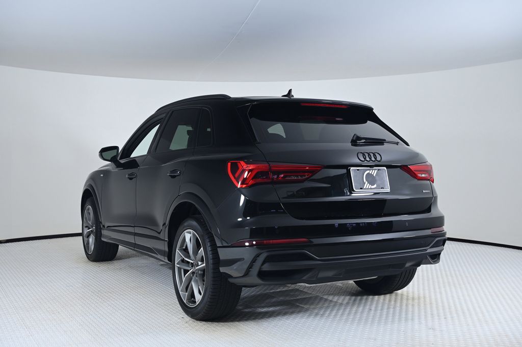 2025 Audi Q3 45 TFSI S line Premium photo 3