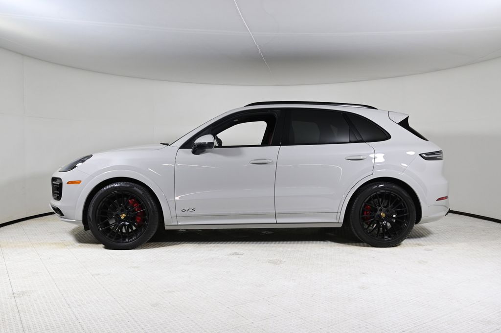2021 Porsche Cayenne GTS photo 2