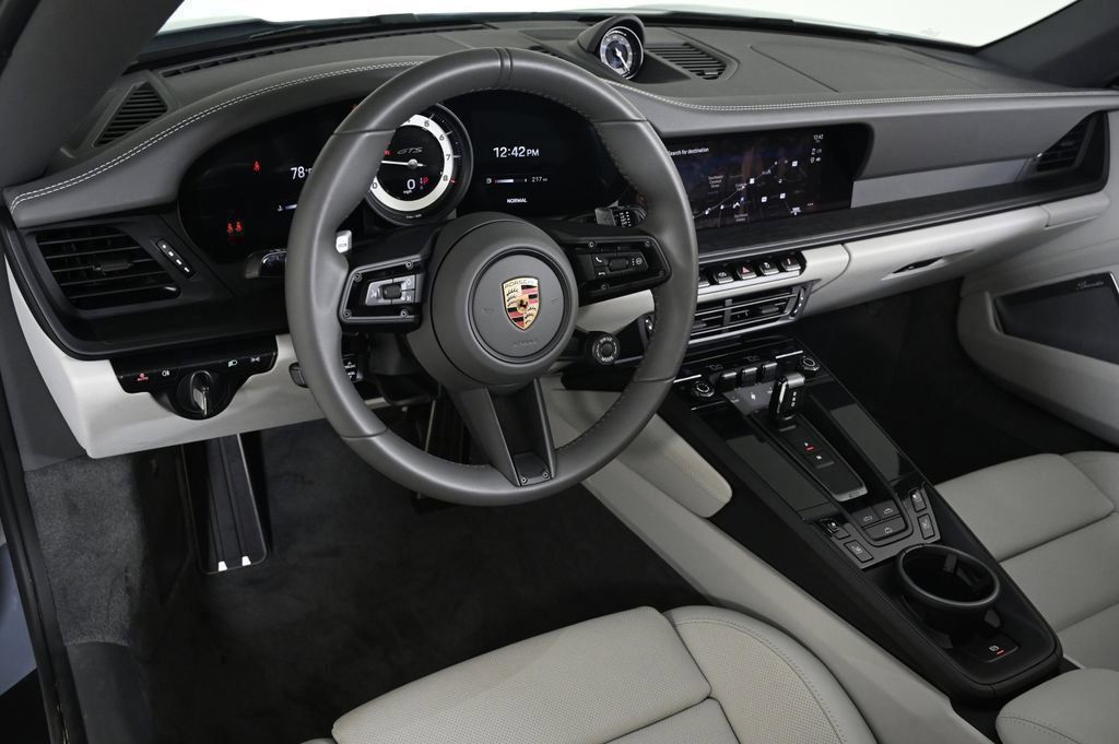 2024 Porsche 911 4 GTS photo 4