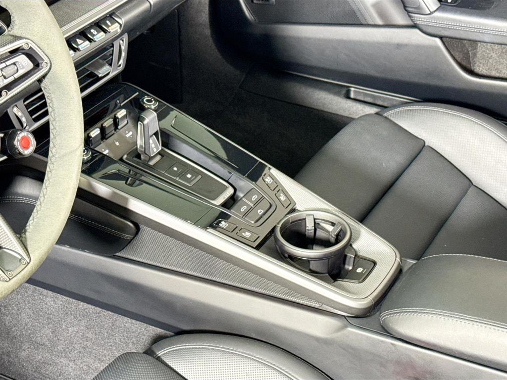 2025 Porsche 911 - Photo 16