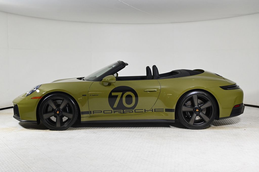 2026 Porsche 911 4 GTS photo 2