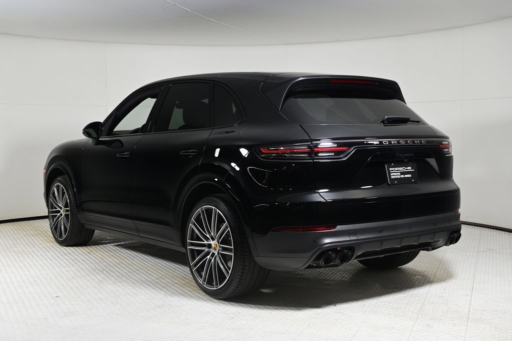 2023 Porsche Cayenne Platinum Edition photo 2