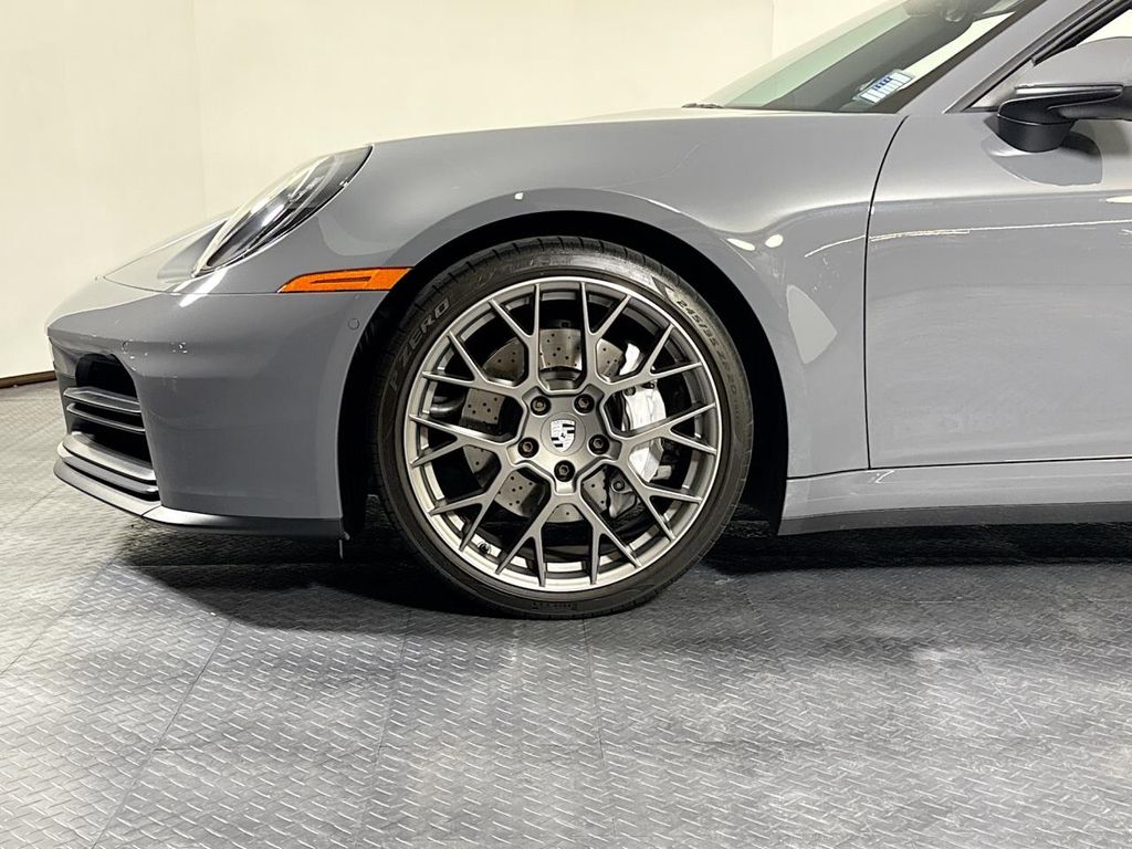 2025 Porsche 911 - Photo 29