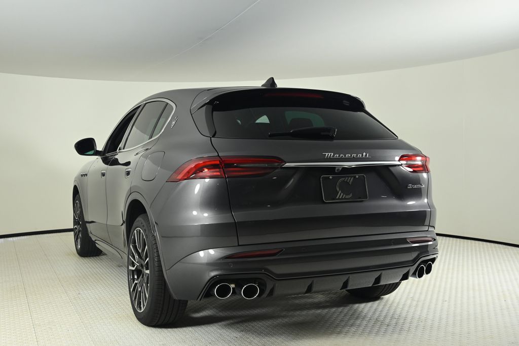 2025 Maserati Grecale photo 3