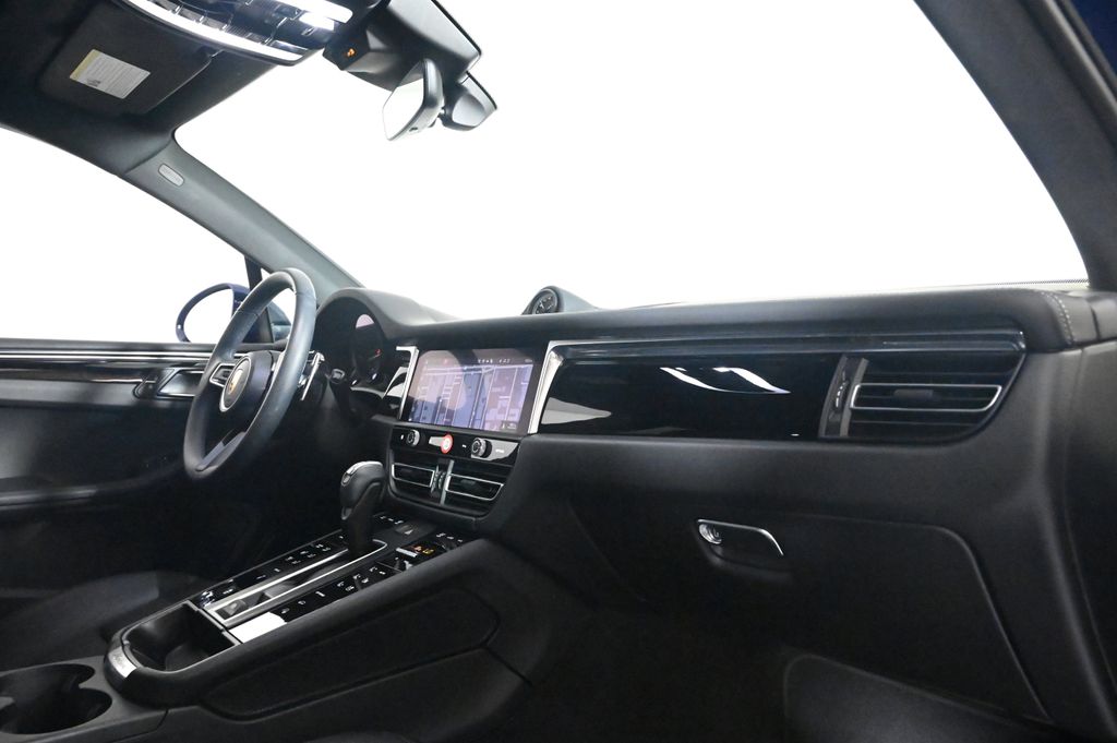 2026 Porsche Macan Base - Photo 17