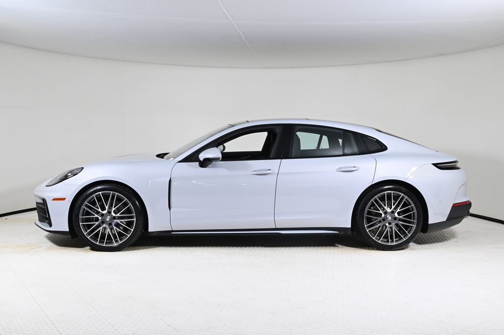 2026 Porsche Panamera 4 photo 2