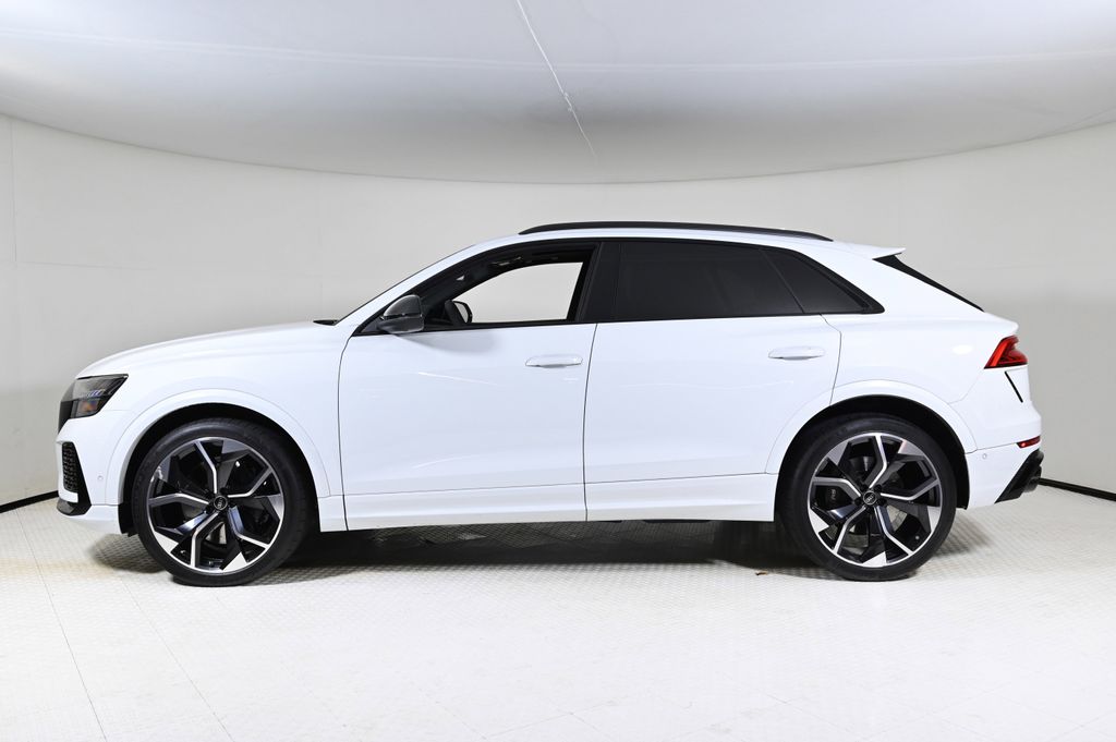 2024 Audi RS Q8 photo 2
