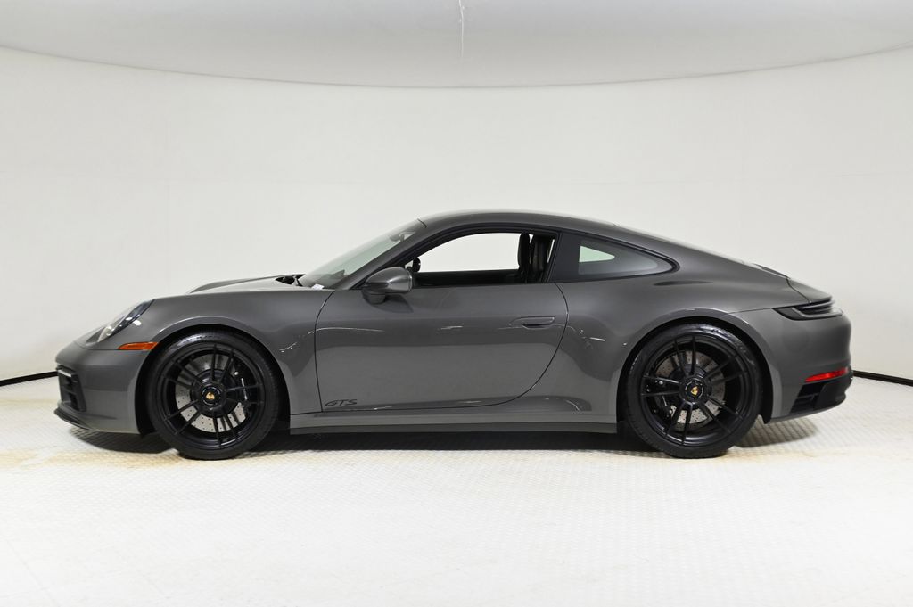 2024 Porsche 911 photo 2