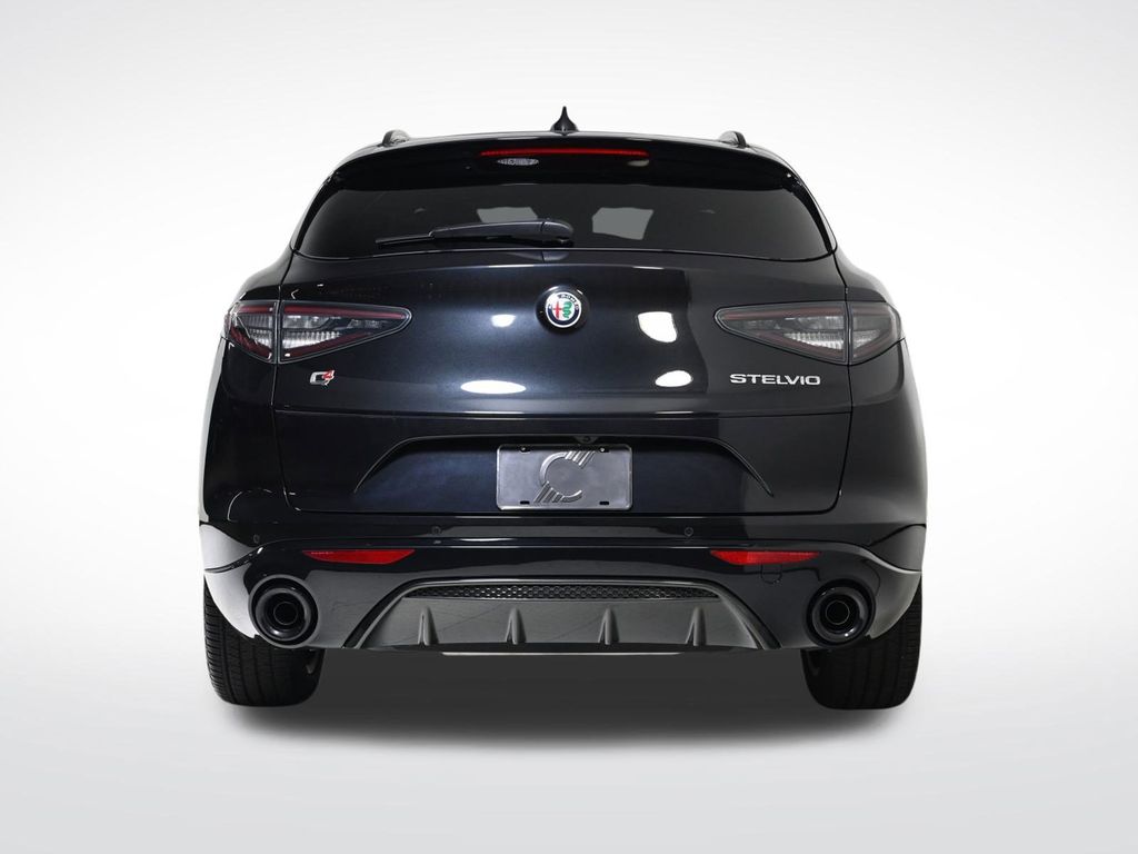 2025 Alfa Romeo Stelvio Sprint Base photo 2