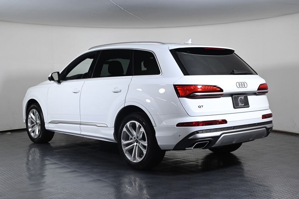 2025 Audi Q7 quattro Premium Plus photo 3