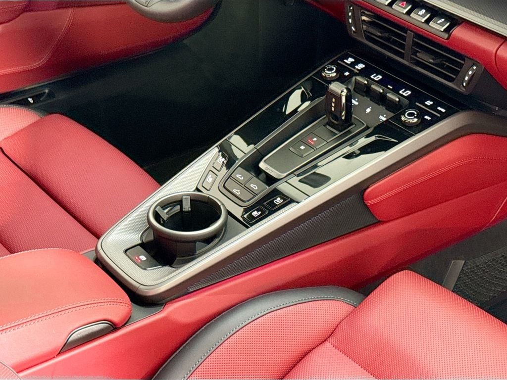 2025 Porsche 911 - Photo 20