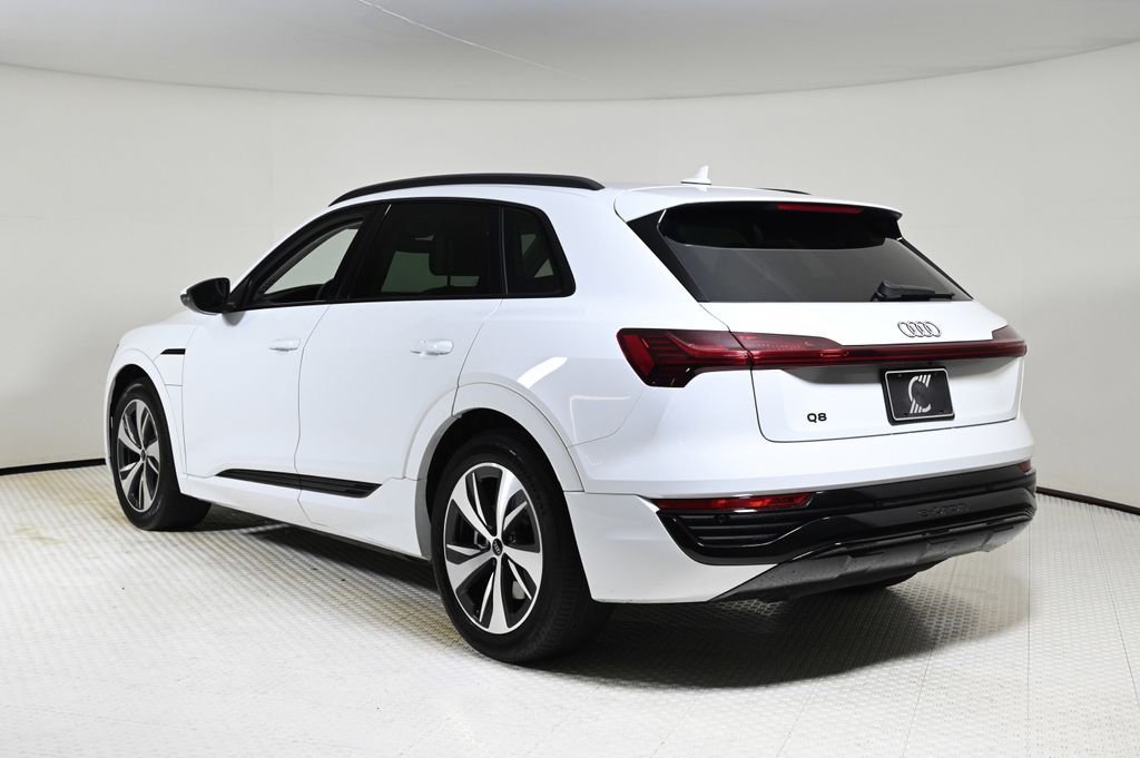 2024 Audi Q8 E-tron Premium photo 3