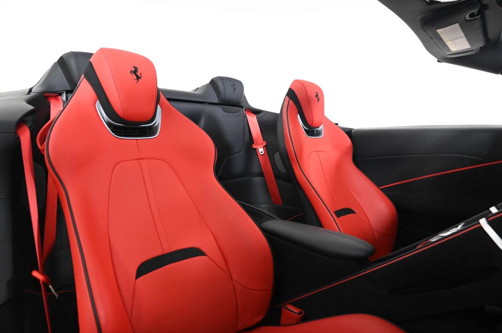 2024 Ferrari Roma Spider photo 4