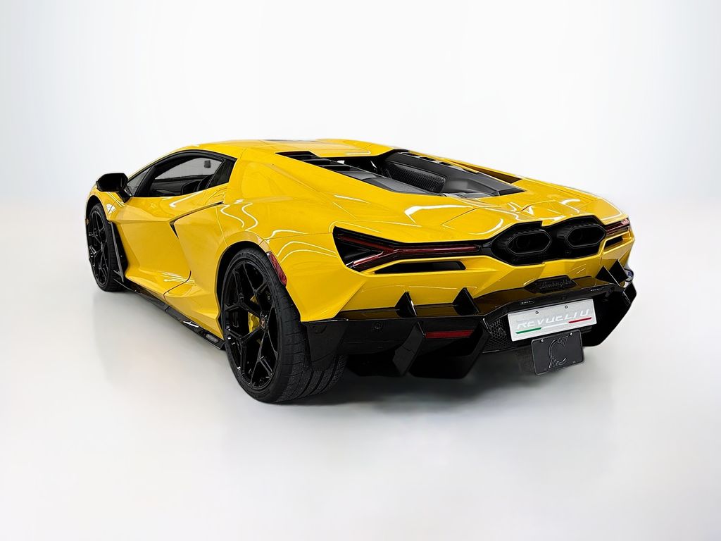 2025 Lamborghini Revuelto photo 3