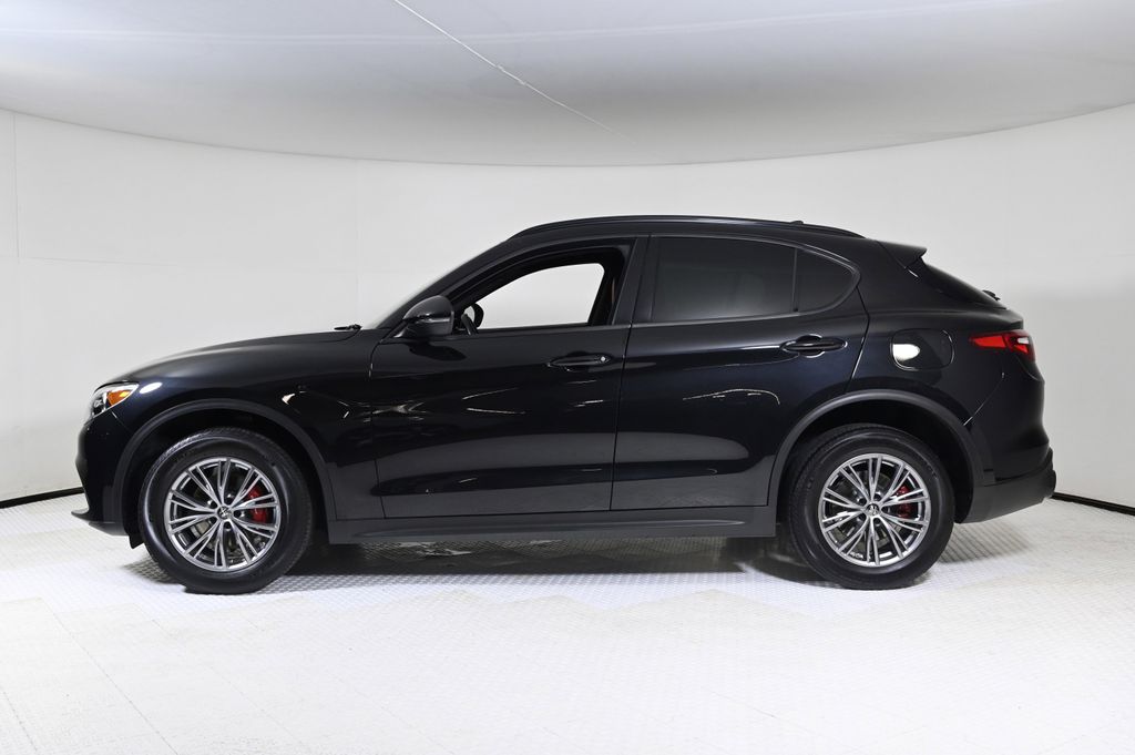 2022 Alfa Romeo Stelvio Sprint photo 2