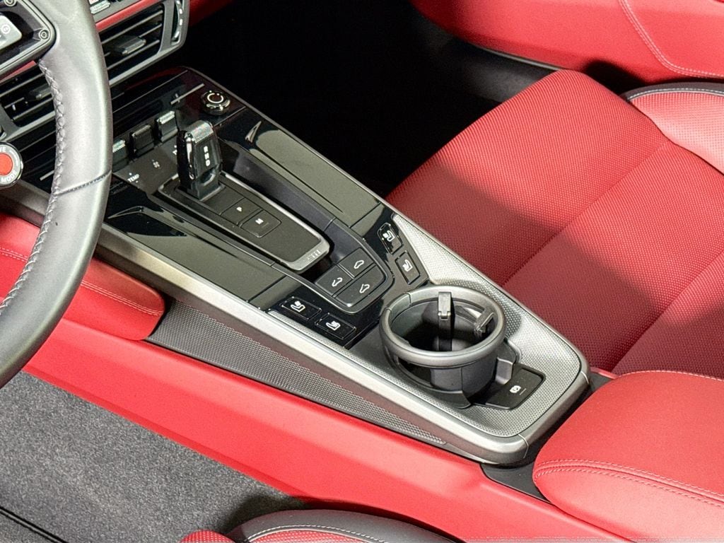 2025 Porsche 911 - Photo 16
