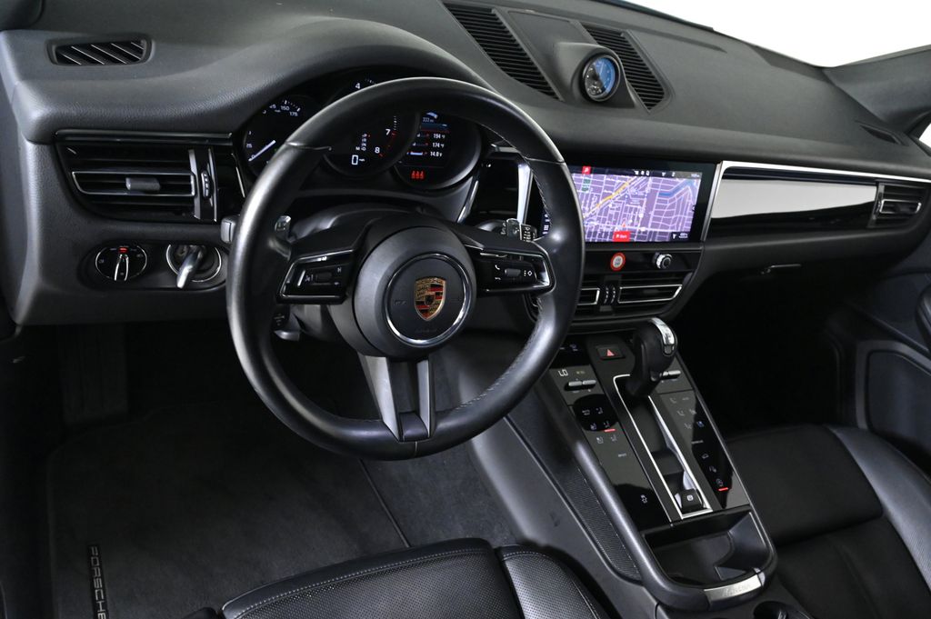 2024 Porsche Macan Base photo 4