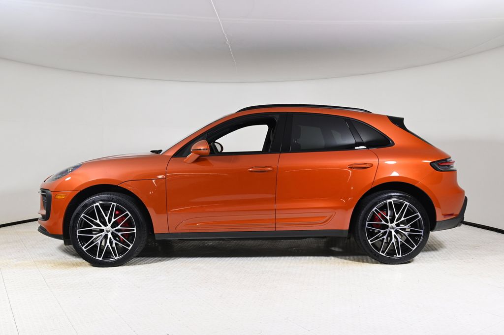 2022 Porsche Macan S photo 2
