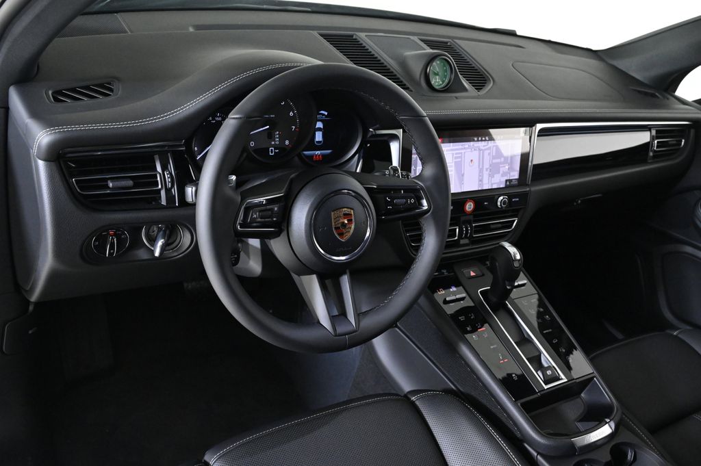 2026 Porsche Macan S photo 4