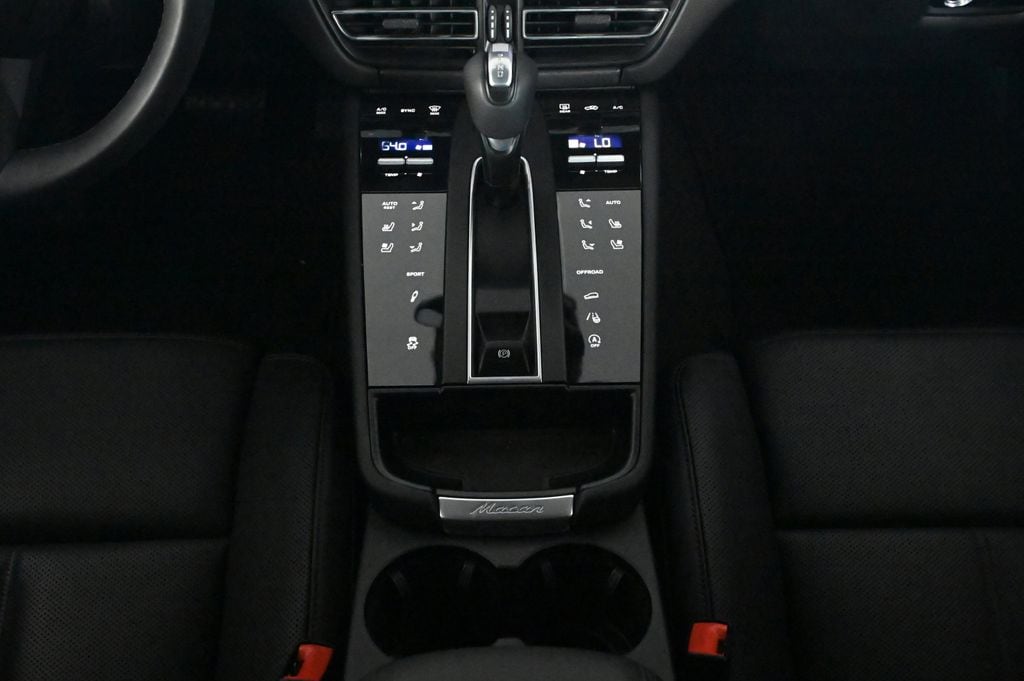2026 Porsche Macan Base - Photo 16