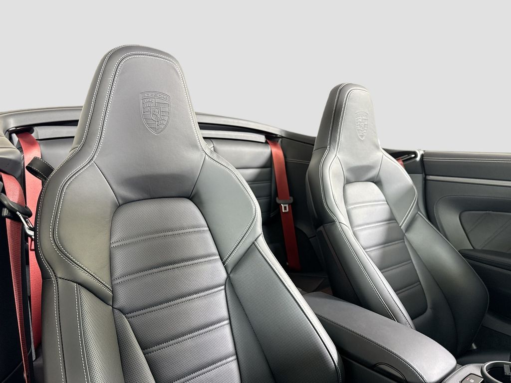 2026 Porsche 911 S - Photo 18