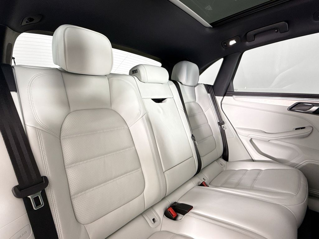 2025 Porsche Macan S - Photo 15