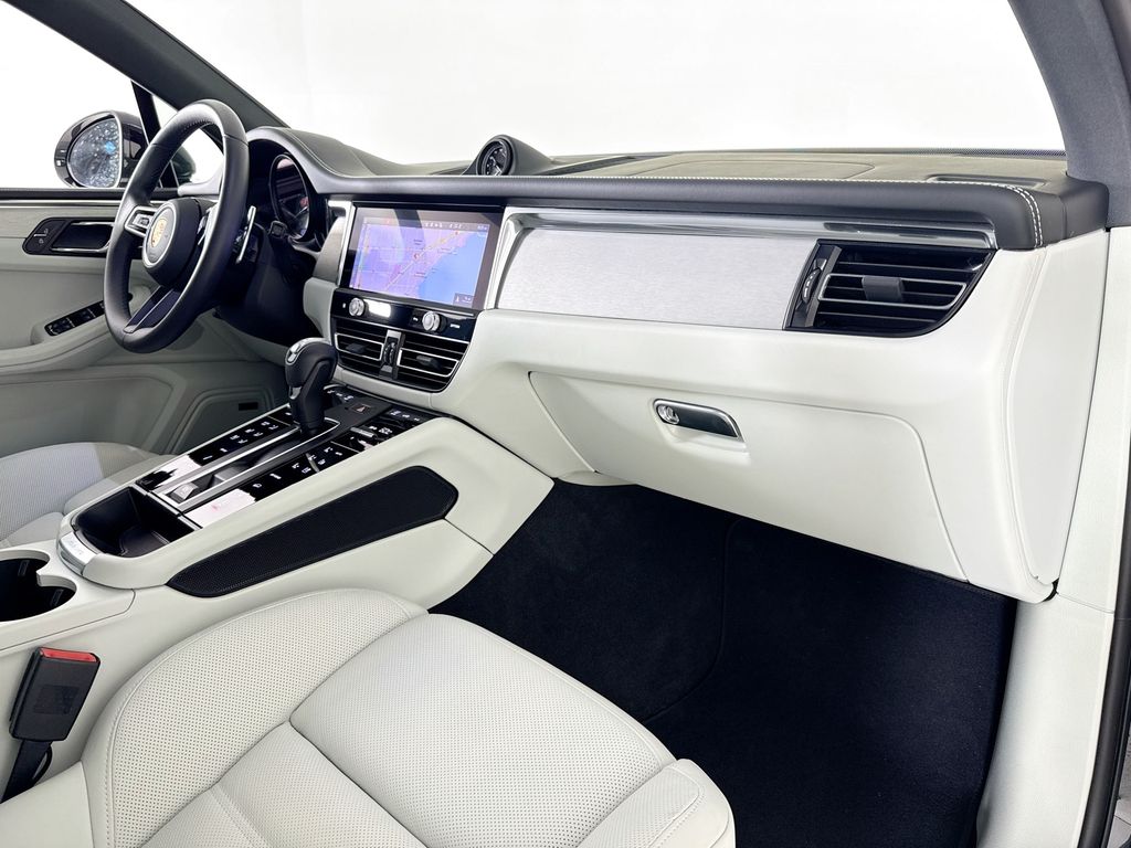 2025 Porsche Macan S - Photo 13