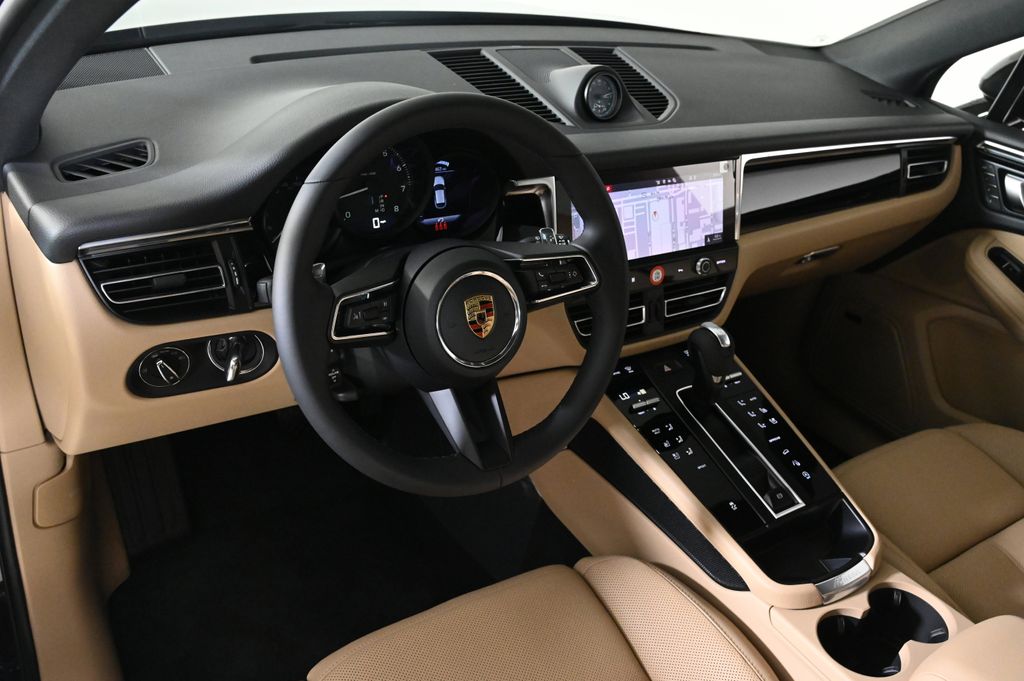 2026 Porsche Macan T photo 4