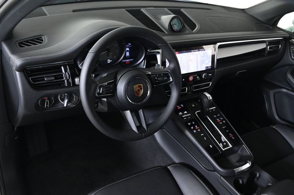 2026 Porsche Macan S photo 4