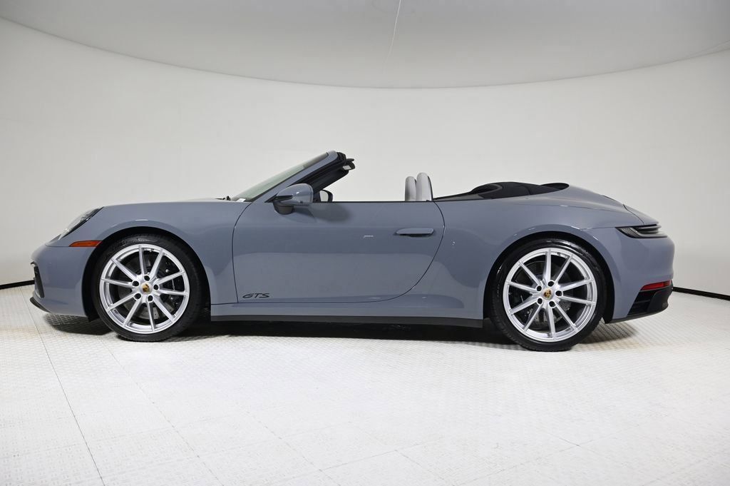 2024 Porsche 911 4 GTS photo 2