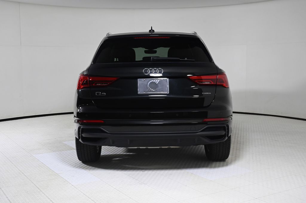 2023 Audi Q3 S line quattro Premium Plus photo 4