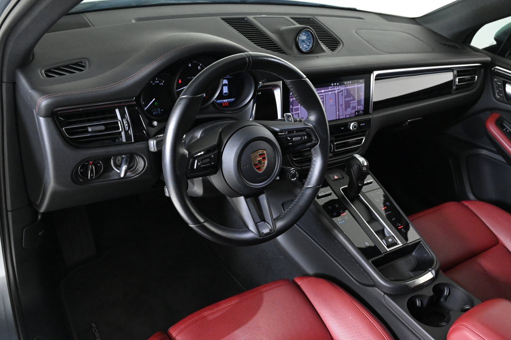 2024 Porsche Macan Base photo 4