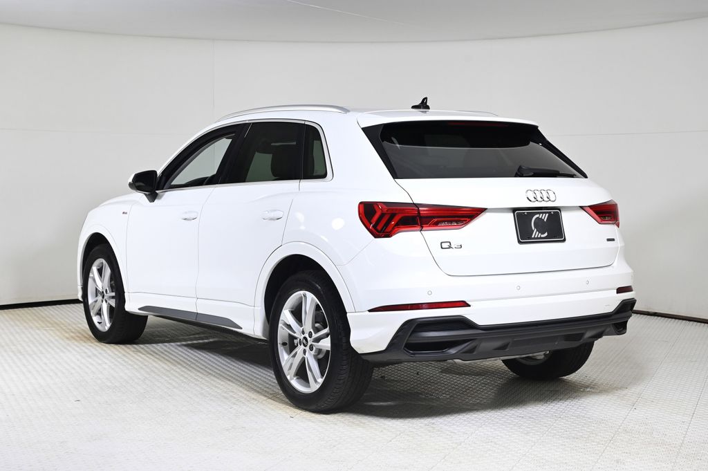 2023 Audi Q3 S line quattro Premium photo 3