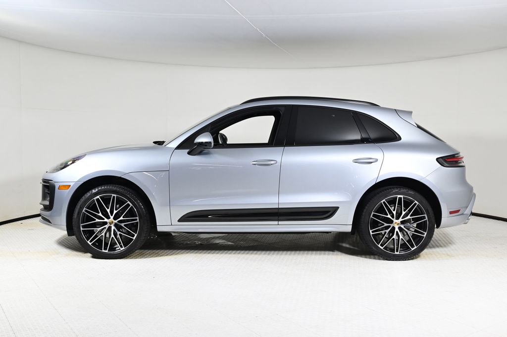 2024 Porsche Macan Base photo 2