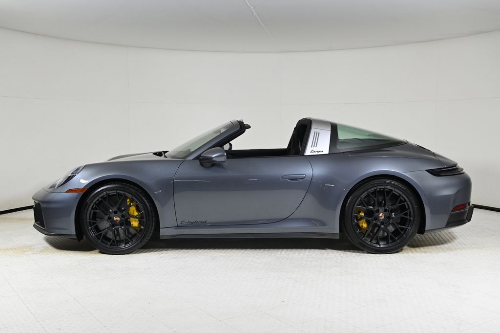 2026 Porsche 911 Targa 4 GTS photo 2