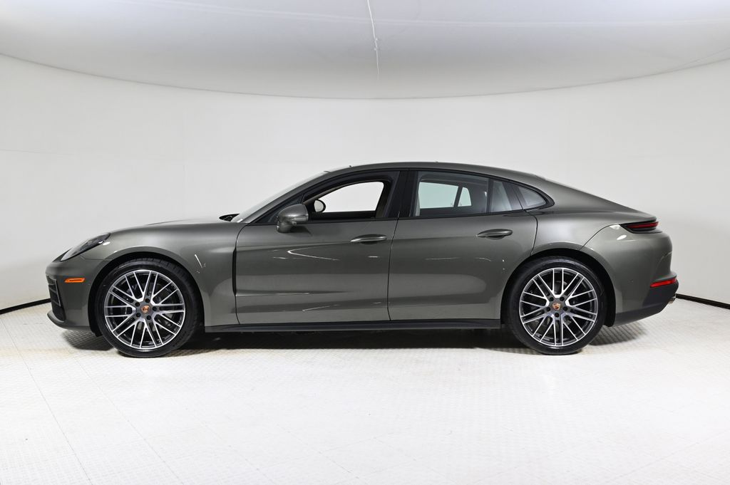 2026 Porsche Panamera 4 photo 2