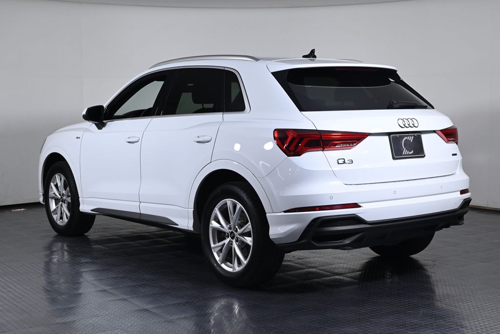 2025 Audi Q3 S line quattro Premium photo 2