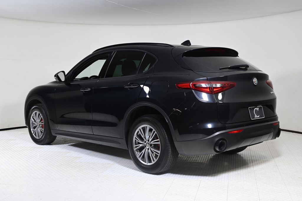 2022 Alfa Romeo Stelvio Sprint photo 3