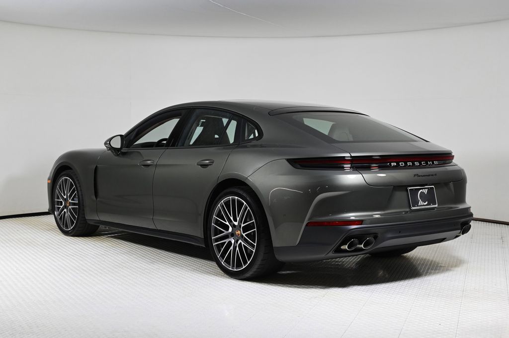 2026 Porsche Panamera 4 photo 3